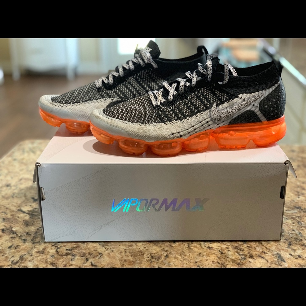 Men’s size 10.5 Nike Air VaporMax FlyKnit 2